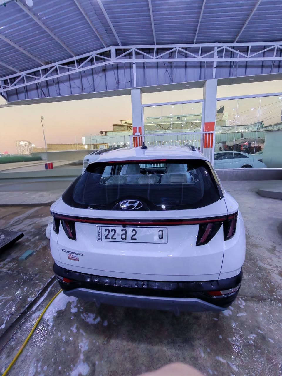 (للبيع )
 هونداي توسان مديل 2024 رقم انكليزي اربيل خليجي لون ابيض ماشيه 31 الف كفاله عامه . صبغ ضربه تبديل بارد حالوب مكفول  السعر 213 وبيها مجال بسيط للاستفسار اتصل ***********
مواصفات :
.بصمه 
.ويل كب 19 
.كشن جلد بلاد كهرباء
.داخل ابيض 
.تخم تاير جديد
.حداده محرك گير تبريد مكفول 
.مكينه 2000 دوش
