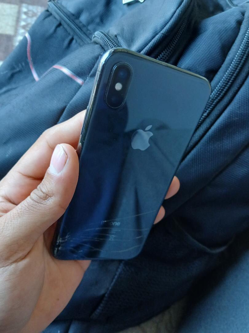 ايفون اكس عادي
بطارية 100 مبدل اصلية من ابل
ذاكرة 256 اقوى شي
فيس ايدي شغال
مكفول من كلشي 
بس بي كسر بصيط بل ضهر
سعرة 160 وبي مجال بسيط
عنواني بغداد للستفسار راسلني خاص


**إذا كنت صاحب هذا الإعلان وتريد حذفه لأي سبب، رجاءا أرسل رسالة إلى الدعم الفني**