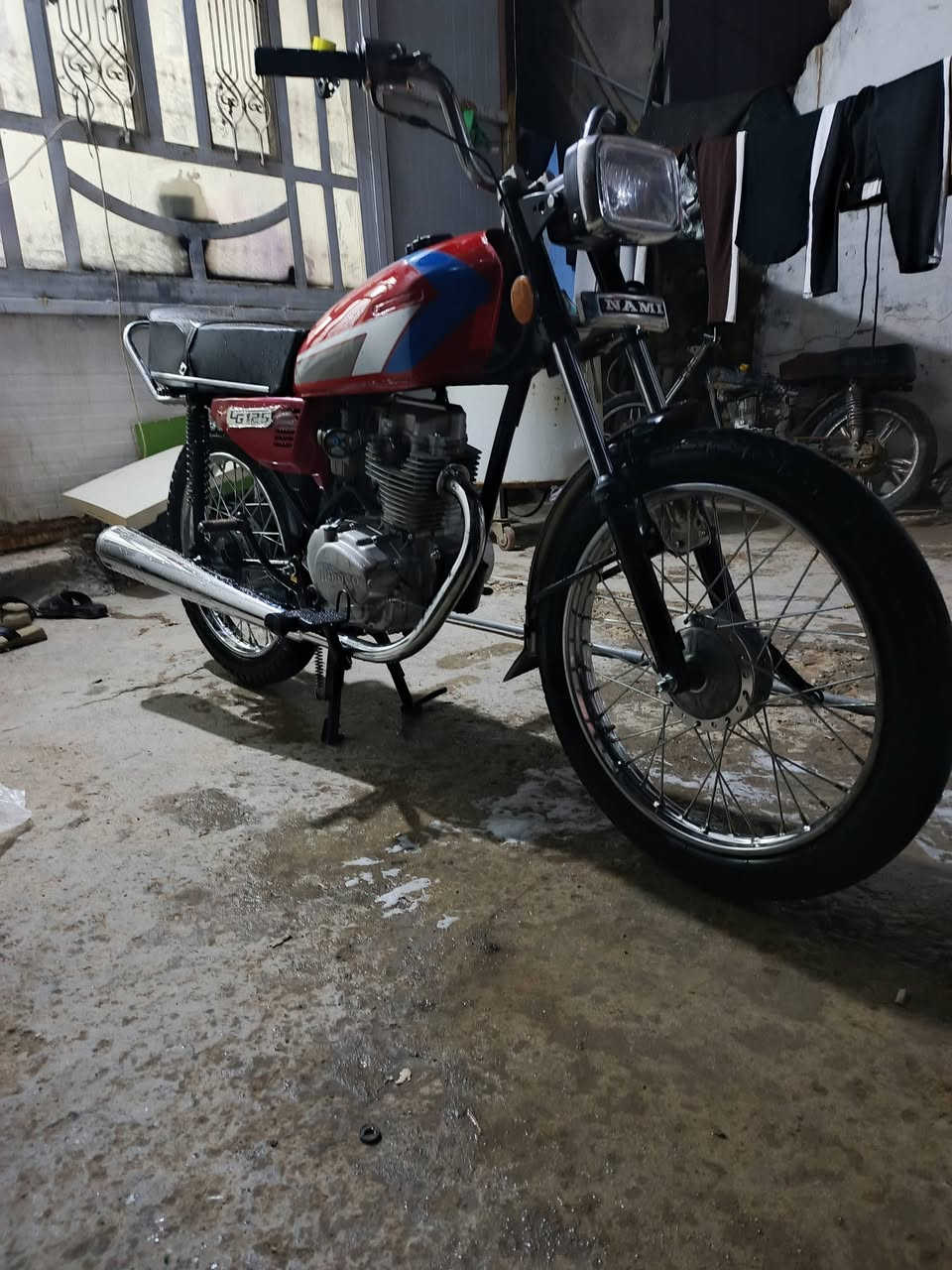 سلام عليكم 4 كير للبيع اوراق اصولي مو استنساخ شاصي ارشه 18 ومكينه ارديكو 20 مامفتوحه تعمير جديد دراجه كله جديد تعمير من الوياله تانكي غراض كله جديد كلجات جدد سعرها 475 وبيها مجال قليل مكاني بابل الحله شارع 80 مال كربلاء ***********
