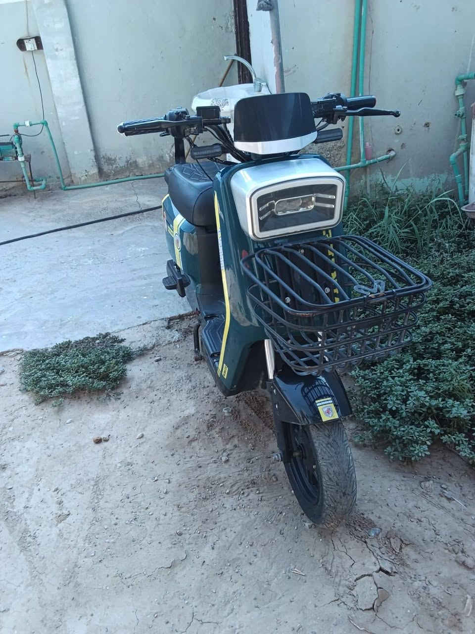 سلام عليكم باسكل شحن للبيع موديل 25 R7 شركة وينلي باسكل فقط بي بطاريتين ضعاف شقال ويمشي ديالئ تقاطع الوجهيه زهيرات السعر ٤٢٥ وبيها مجال ***********
