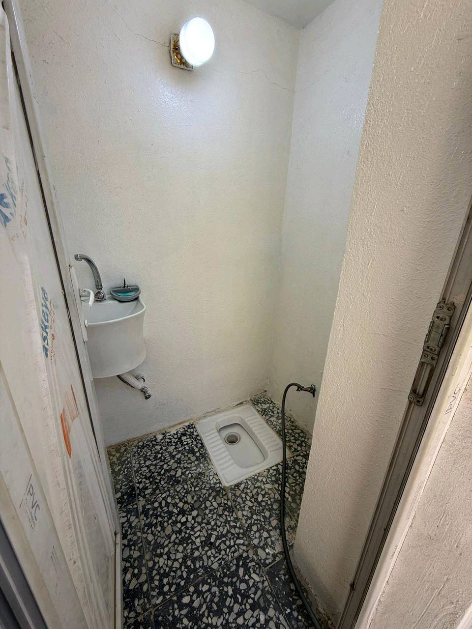 بغداد الشعب منطقة الصحة ١٢٠مسلح طابقين ومدخلين ٢غرف نوم وبيه كراج كبير وقريب على كل شيء المدارس والسوق والمراكز الصحية والمستشفيات ، فرع علوة السمك زمزم طابو صرف مو زراعي 