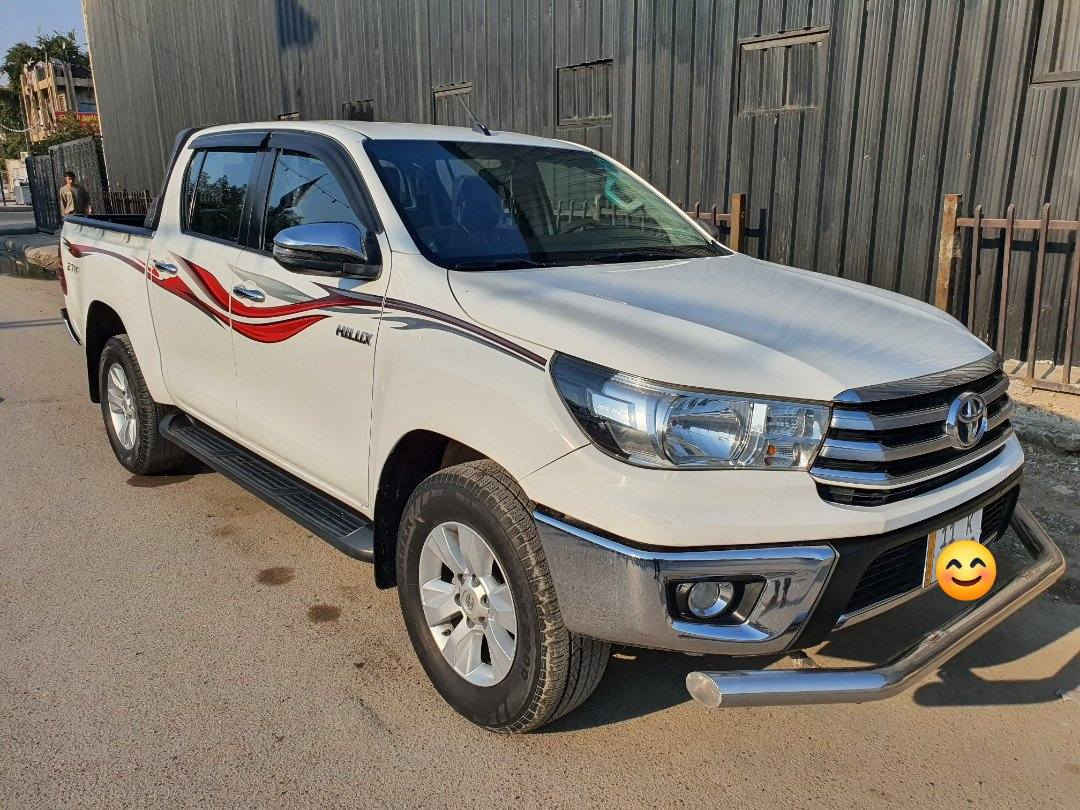 هايلوكس فور ويل موديل 2018  ساز
مكفوله كير محرك ومن الصبغ والضربه بيها بارد قليل موضح بلسونار مرفق مع الصور

رقم بغداد الجديد سنويه بأسمي وهزه جديده تحويل ثاني يوم
محرك ابو السوبر 
ماشيه 135
تبريد قطعتين 
إشاير بالمري 
كير اوتوماتيك 
داخل ماروني
تحكم ستيرن جهتين
مانع انزلاق 
نظام ايكو 
حساسات خلفيه
بعد بيها مواصفات الساز

السعر 268 بيها مجال قليل
مكاني بغداد مدينة الصدر 
الاتصال ***********
