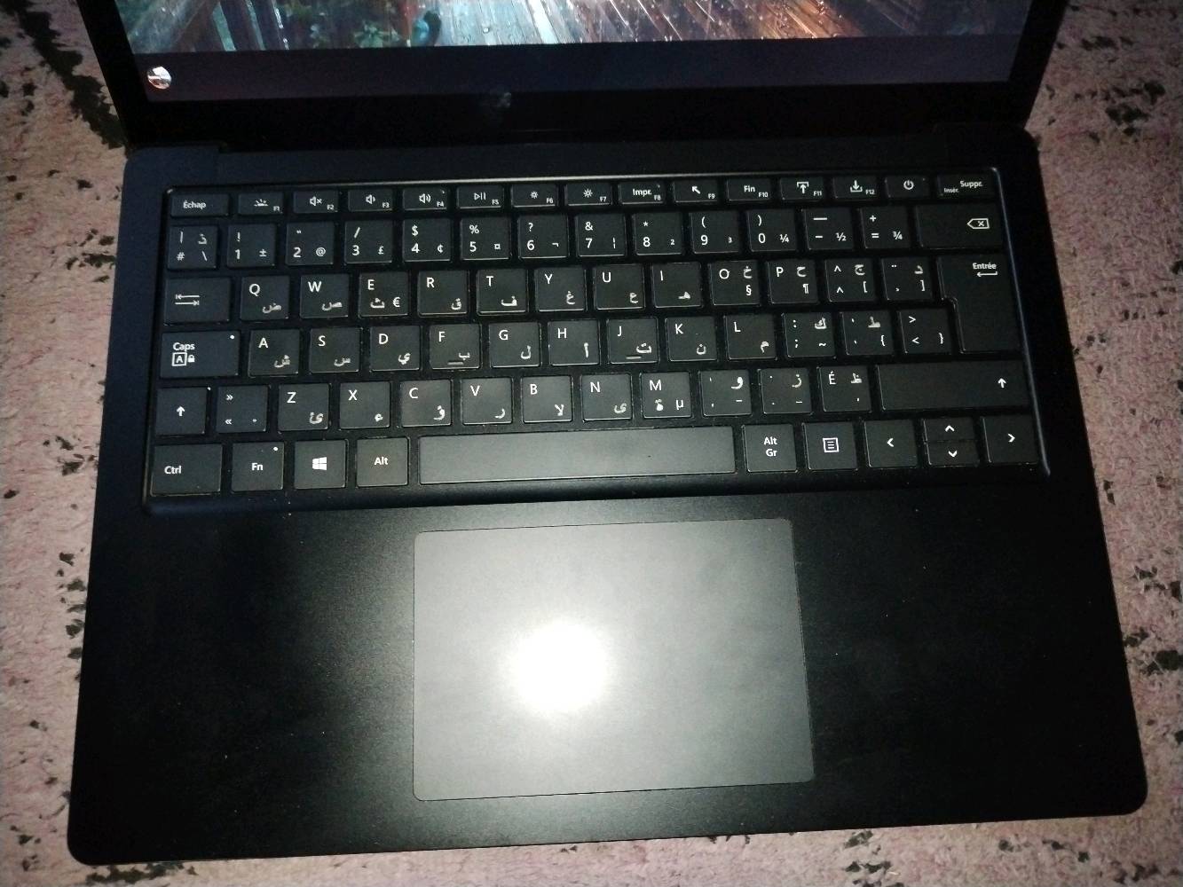 
🏳️ السعر : 475 الف 

لابتوب نظيف جدًا ويشتغل بكفاءة عالية،
 مناسب للدراسة، الشغل، والبرمجة 
 المواصفات:
الموديل: Microsoft Surface Laptop 4
المعالج: Intel Core i5 (الجيل 11)
الرام: 16GB
التخزين: SSD بسعة 512GB (سريع جدًا)
الشاشة: 13.5 إنش لمس (Touch Screen)
دقة الشاشة: PixelSense عالية الوضوح
كرت الشاشة: Intel Iris Xe Graphics
نظام التشغيل: Windows 11 أصلي
البطارية: تدوم لساعات طويلة
الوزن: خفيف وسهل الحمل
التصميم: أنيق وفخم، مناسب للاستخدام اليومي والتنقل
 الحالة:
الجهاز بحالة ممتازة
لا مشاكل تقنية
استخدام شخصي ونظيف. 
والسعر بي مجال 
والرقم واتساب فقط
