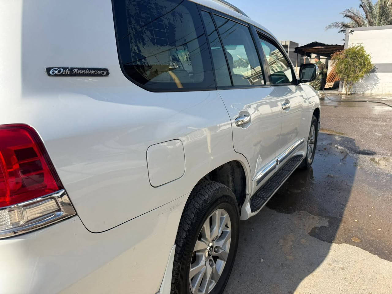 لاندكروز 2011ستينية ضرر باب خلفي ورة السايق شوية بية صبغ محرك ٦ سلندر سيارة نضيفة مواصفات فتحة سقف كشنات كهرباء شاشة وكامرة داخل بيجي السعر ٣ شدات وعشرين الاستفسار الاتصال ع الرقم ‎0771 703 4563..مكان سيارة ديالى..
