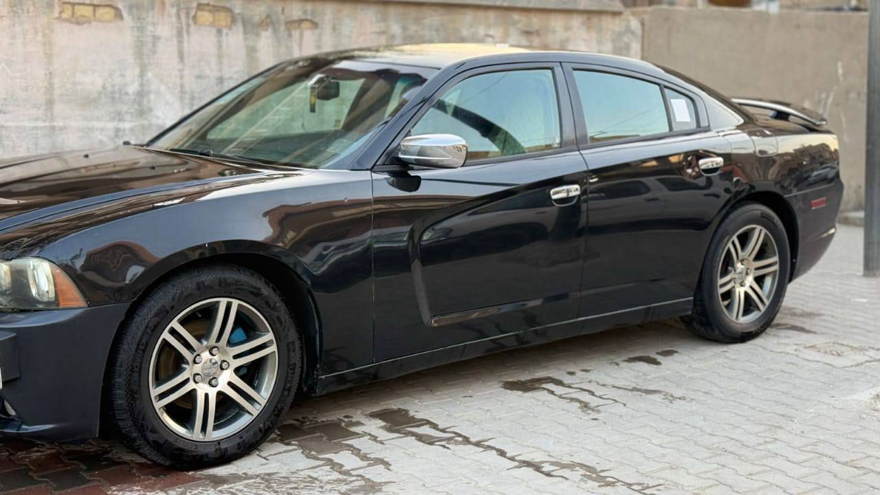 سلام عليكم جارجر 2014 للبيع لون اسود رقم عربي  حولنا انكليزي الرقم ذيقار  تخم تاير جديد كير حداديه شرط تبريد تتفئه كله شغال كير طياره شاشه صغيره السعر 155 وبيهه مجال بصيط للستفسار عله الرقم ***********
