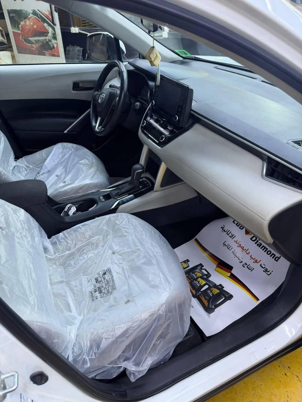 سلام عليكم كورلا كروس. ٢٠٢٢ وارد امريكي بانزين فقط مكينة الفين حادث السيارة جدا خفيف بابين عكس سايق خلفي مبدل بلادي نفس اللون والثاني نصه مصبوغ بدون دواخل بدون ايرباك السيارة فول مواصفات فتحة كشنات تدفئة ستيرن تدفئة رادارت جانبية امامي خلفي كروس سرعة مواصفات فول السيارة جاهزة وبدون اي نقص

ماشية. ١٨ الف ميل حقيقي

السعر. ١٧٥. وبيه مجال

***********
