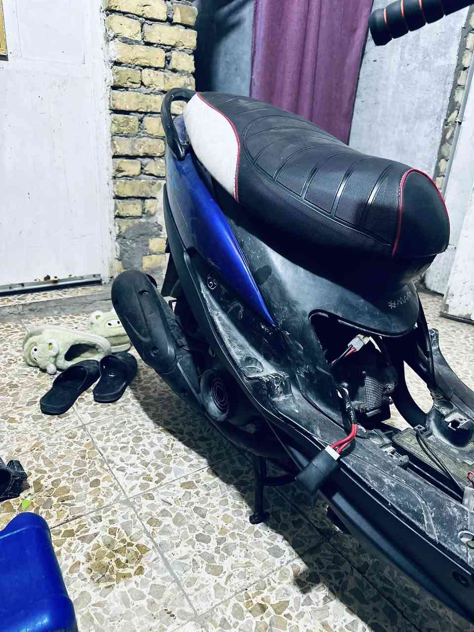 سلام عليكم شباب دراجه ماكس لبيع أوراق  نضافه فوال المكينه ما مفتوح برغي الدرجه مموله المكينه شرط السعر خاص العنون حي الحسين القديم الرقم *********** العمارة
