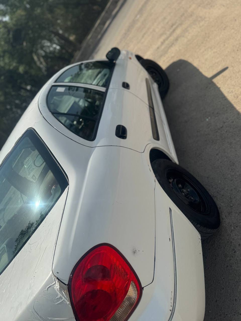 شلام عليكم
نيسان سني موديل 2005 ياباني 🇯🇵 
رقمها بغداد اربع ارقام حلو تحويل ثاني يوم 
سياره كير مكينه تبريد 
تايرات خمستهن نضيفات حيل نضيفات 
سياره خير من الله تجي وتشوف بعينك 
سياره بيها ضربه بل جاملغ الخلفي السايق ومصلح  بدون دواخل 
وجاملغ امامي  جهت الصدر انطخ مبين بل صوره 
سياره نقصها شي بصيط اكثر تفاصيل 
سعرها 77 ورقه 
 ‏‪***********‬‏ ابو دريس
