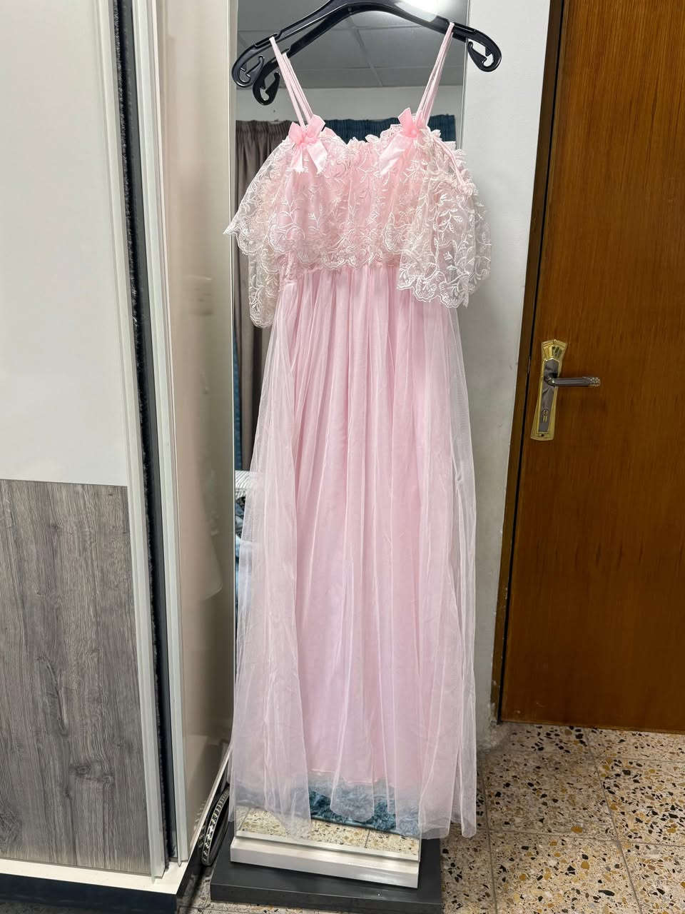 دشداشة نفاس مبطنه وبيها تول خامة كلش حلوة ومريحة جداً باللبس تفيد الحوامل واللي مقبلين على ولادة لاستقبال الطفل وحتى تنفع لجلسة تصوير قياسهن 38 ويلبسن لحد وزن 78 او اكثر بشويه سعر القطعة الوحدة ب20 ألف كلش جديدات وحده لونها اوف وايت والثاني وردي حتى من تلبسها الام تكدر ترضع الطفل بكل سهولة


**إذا كنت صاحب هذا الإعلان وتريد حذفه لأي سبب، رجاءا أرسل رسالة إلى الدعم الفني**