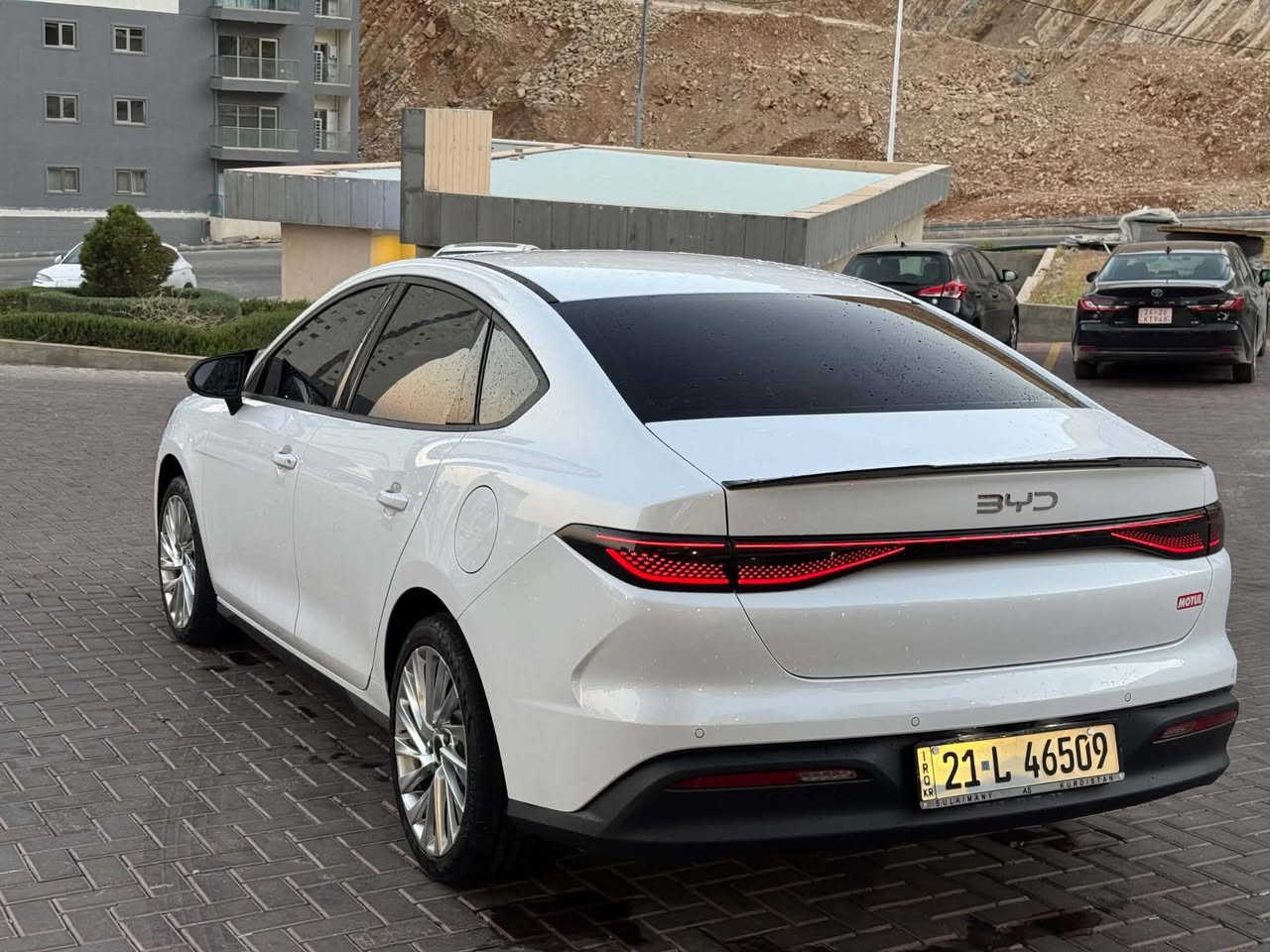 Byd seal 05 standard
سەیارەکە نموونەی جوانیە هەموو شتیکی بۆ کراوە
١ کتابی جام رەش
٢ رەقەم کراوە
٣ ناوگاعای تیگیراوە 
٤ لایت رەش کراوە پیش و دوا
٥ سەیارەکە کلین و هیچی نیە 
٦ تایەو ویلی لیگززی لە ژیردایە 
٧ تەنها ٥٠٠٠ هەزار ڕۆیشتوە بە hev 
٨ گێر و مەکینە و پاتری بە شەرت 
شتی زۆر بۆ کراوە ئاوا هەموویم بۆ باس ناکریت 
بۆ زانینی نرخی پەیوەندی بکەو زیاتر بزانە لەسەری
***********
