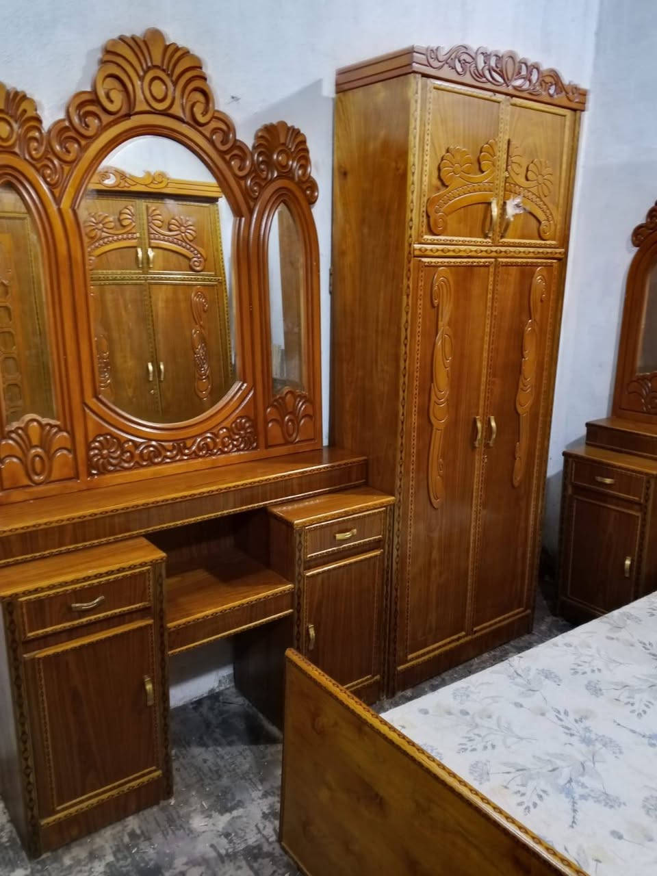 700غرفه ست ابواب اخت الجديده مال عرسان صاج داخل وخارج وزاويه كنتوريه  بغداد الحسينيه مال الراشديه وعندي توصيل ***********

