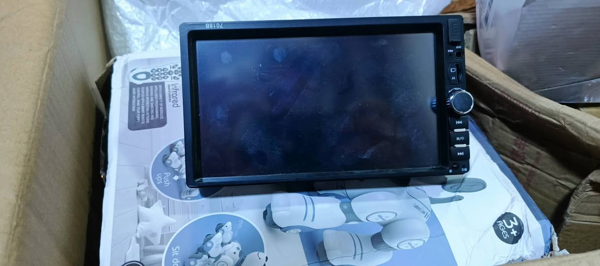 البیع  الشاشة: تعمل باللمس وحجمها 7 بوصة.
المميزات: تدعم البلوتوث، الراديو (FM)، وفتحات USB و AUX.
الملحقات: تتضمن جهاز تحكم عن بعد، وكاميرا خلفية.
الوسائط: تدعم تشغيل ملفات MP5/MP3 وفيديوهات بدقة عالية. رقم ***********
