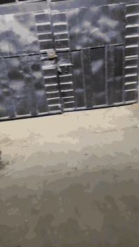 🔴🔴🔴🔴🔴السلام عليكم
🔴بيت للبيع مساحة 350 متر واجهة 11،6 والنزال 30 متر ، يحتوي على صالة كبيرة ومطبخ ومخزن و غرفة نوم في الطابق الارضي و 2 غرف في الطابق الاول و حديقة كبيره و كراج يتسع الى سيارتين …
🔴الموقـــع في الخالص حي العصري الفرع المقابل مستشفى الخالص 
🔴ملاحظة/ يمكن بيع البيت حسب الطلب 350م او 200م او 150م 
للاستفسار اكثر مراسلة او الاتصال على الارقام ، (موجود خاص)
***********/***********
