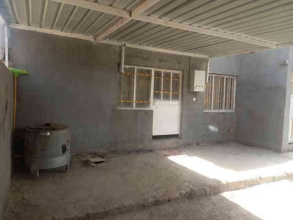 بسم الله الرحمن الرحيم
بيت في حي الشرطة الشارع العريض في كاع علي سالم..
المساحة ٢٦٠ متر سقف سندويج يحتوي على ٢ غرف نوم ٥*٤ونص
مضيف ٨ *٤ونص
هول ١٠ *٤ونص
مطبخ ٤*٣
كراج وحديقة
الاستفسار الاتصال على *********** 
0777 276 4622
