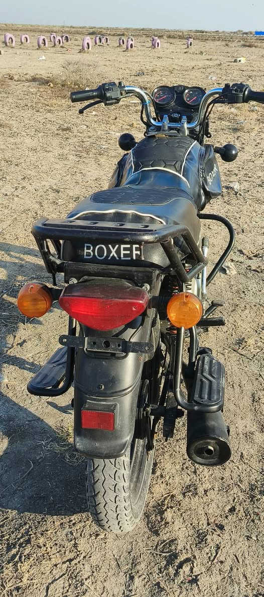 السلام عليكم بوكسر للبيع 22 بدون اوراق السعر 850وبيها مجال قليل ***********
