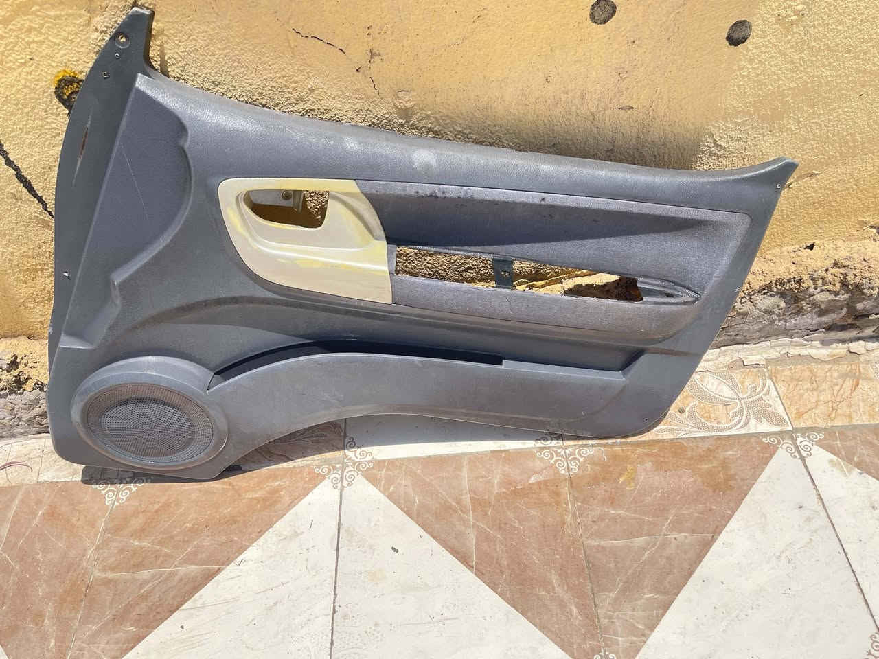 السلامعه  عليكم بطاين بيبان كيا جنبي H1  معه ماطور جام ايمن + ايسر  معه كير  +اكسن كامل معه الهوزن  كامل ملحقاته + تانكي بانزين هاي غراض كيه جنبي H1 فقط  التواصل ***********
