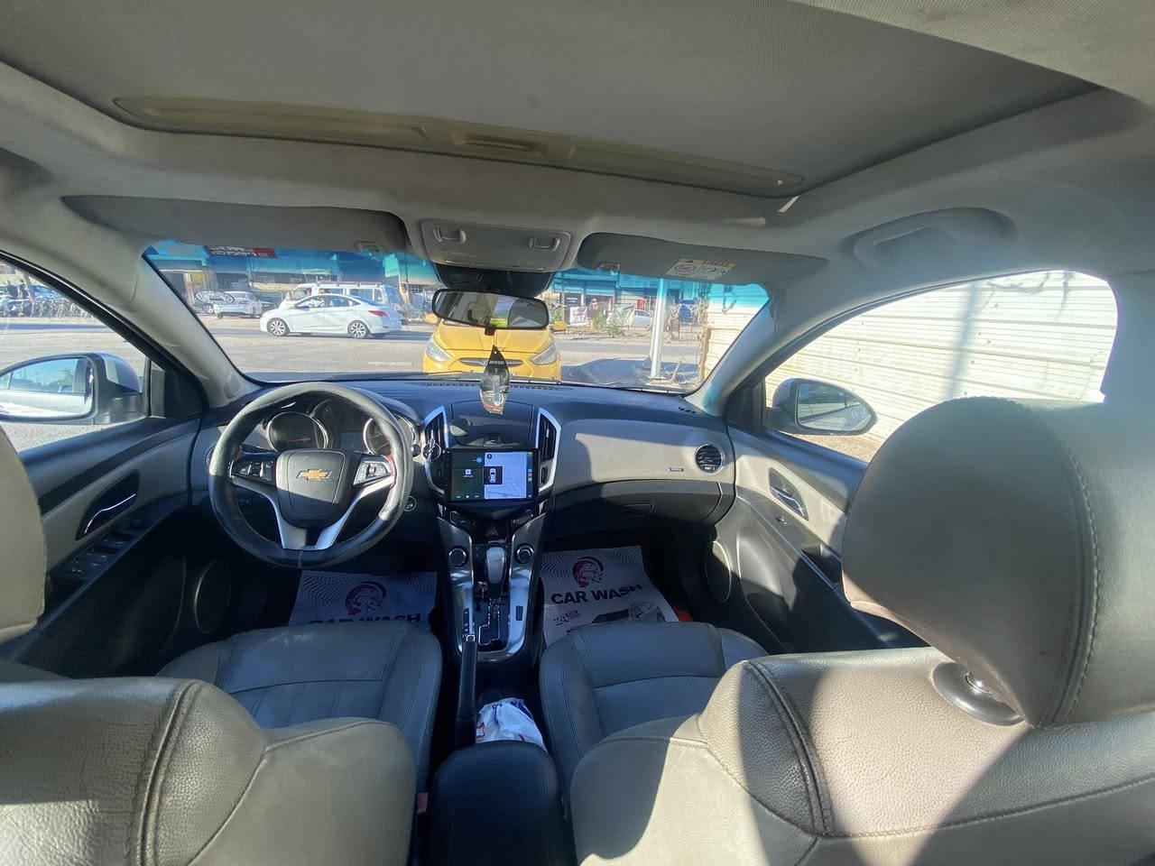 السلام عليكم شوفر كروز 2016 خليجي فول محرك 1800 فتحه تحكم ستيرن جهتين شاشه اعطال تثبيت سرعه كشنات جلد رادارات جانبيه حساسات خلفيه شاشه كار بلي + كامره مكانها بغداد الزعفرانية *********** السعر 95وبيها مجال حك الجيه
