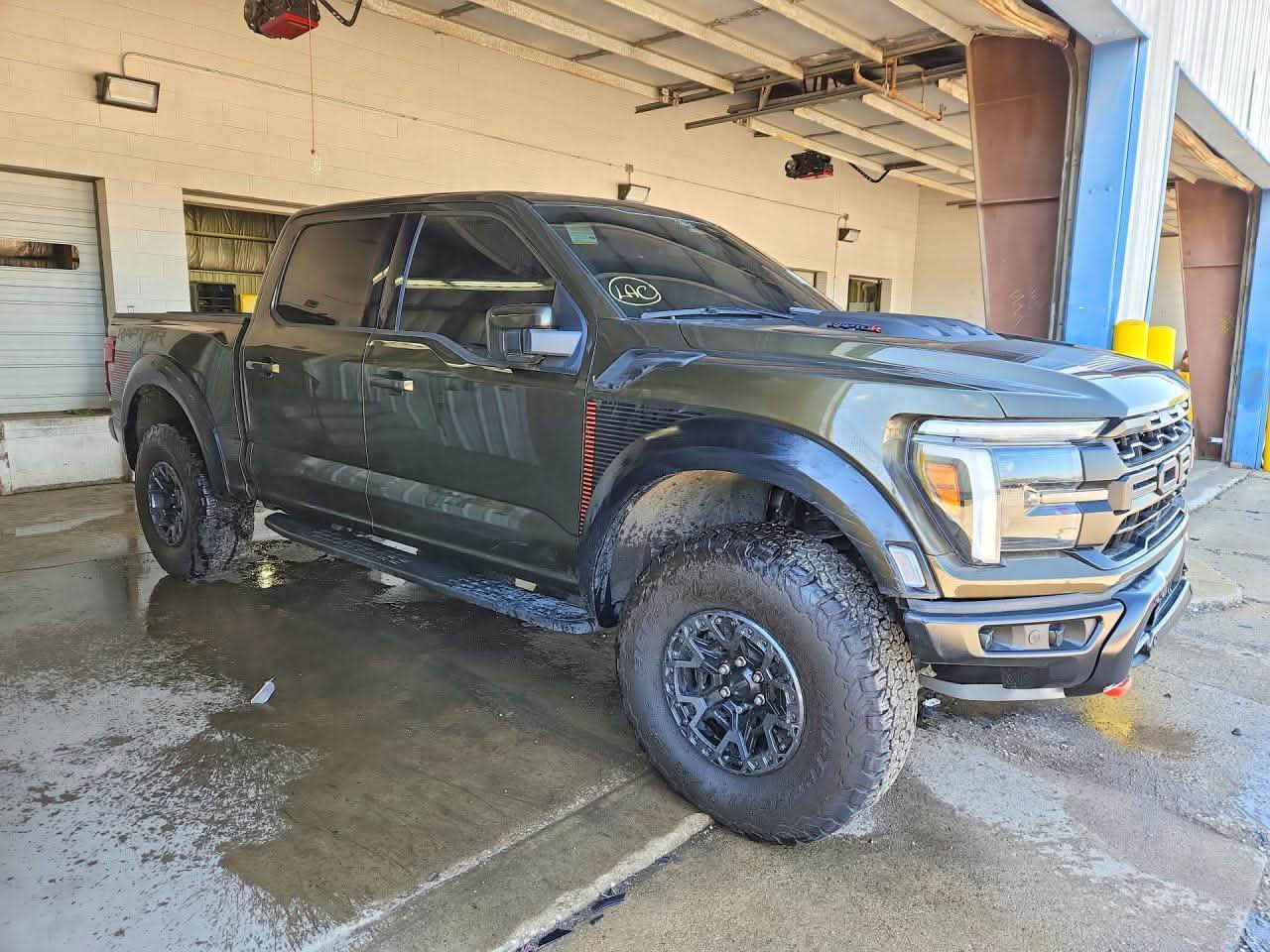 للفائدة
Ford f150 raptor 2025
ماشية 15 الف
ضرر امامي + تخريب
شغالة وتمشي
مواصفات موضحة
محرك ثمانية سلندر 5200 سوبر جارج
معروضة مزاد بموقع copart.com
مزادها باجر
للمزايدة زيارة مكتب ماهر البدراوي لمزادات السيارات الامريكية و الكندية
الصالحية ٢٨ نيسان


**إذا كنت صاحب هذا الإعلان وتريد حذفه لأي سبب، رجاءا أرسل رسالة إلى الدعم الفني**