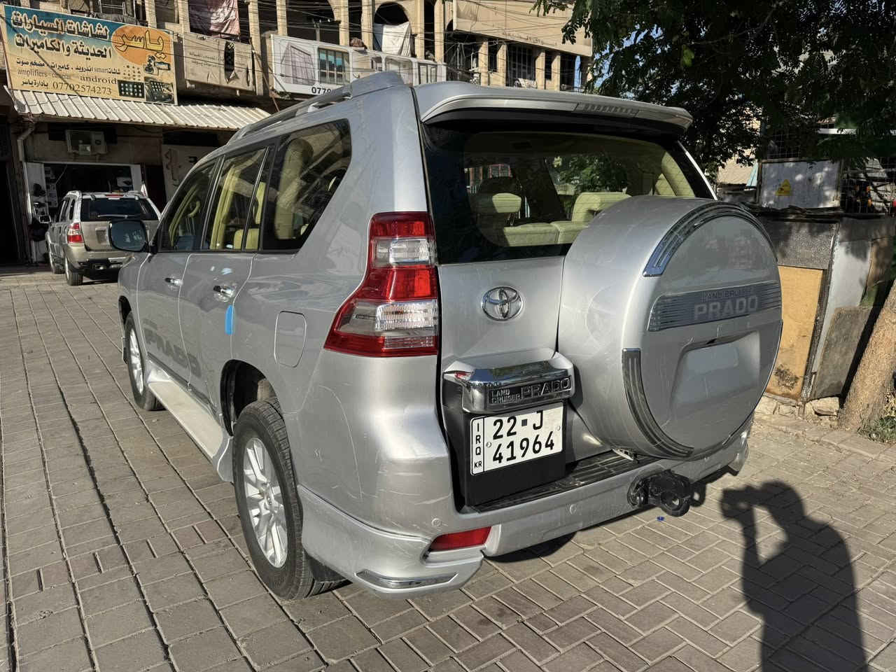 السلام عليكم برادو موديل 2016 VXR اعلى مواصفات فول خليجي رقم أربيل تحويل مباشر ماشيه ١٢٨ الف السيارة جاهزة وجديدة بيها صبغ ٣ قطع اثر شخوط بدون دواخل شرط السعر ٢٧٥ ورقة مجال بسيط مكاني بغداد البنوك شارع الكنيسة للاستفسار *********** ابو مصطفى السونار مرفق مع الاعلان
