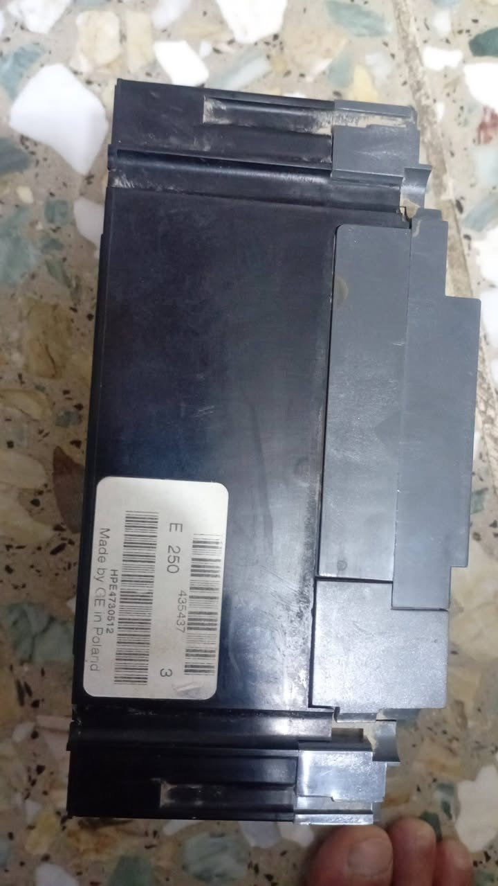 سركت ٢٥٠ امبير الماني مستعمل
*********** او خاص
