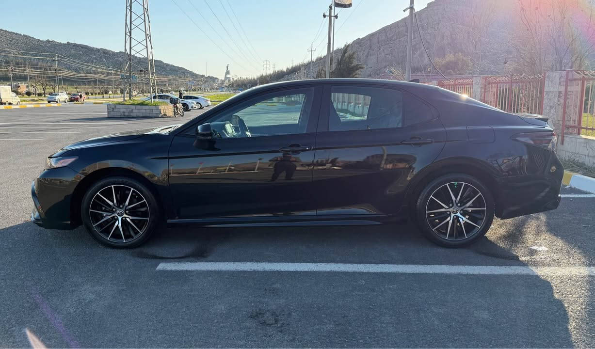 کامری ۲٠۲۳ Se 
۳٠ مایل ڕۆشتووە 
ڕادار خەتی جادەو تحدید سرعە 
کوشن کارەبا ، پادڵ شفتی سوکان 
گێڕ ئۆتاماتیک و عادی هتد...
سەنەوی و ژینگەی نوێیەو بەشەرتە 
بەس بۆنید بۆیاغ بێناو بێ ئێرباگ +دوو پەلە پی دی ئاڕ 
سەیارەکە گێڕو مەکینەی بەشەرتەو بێ عەیبە 
شوێن :ڕانیە 
٠۷٥٠۳۲۹۱٠۲۷ Singapore
