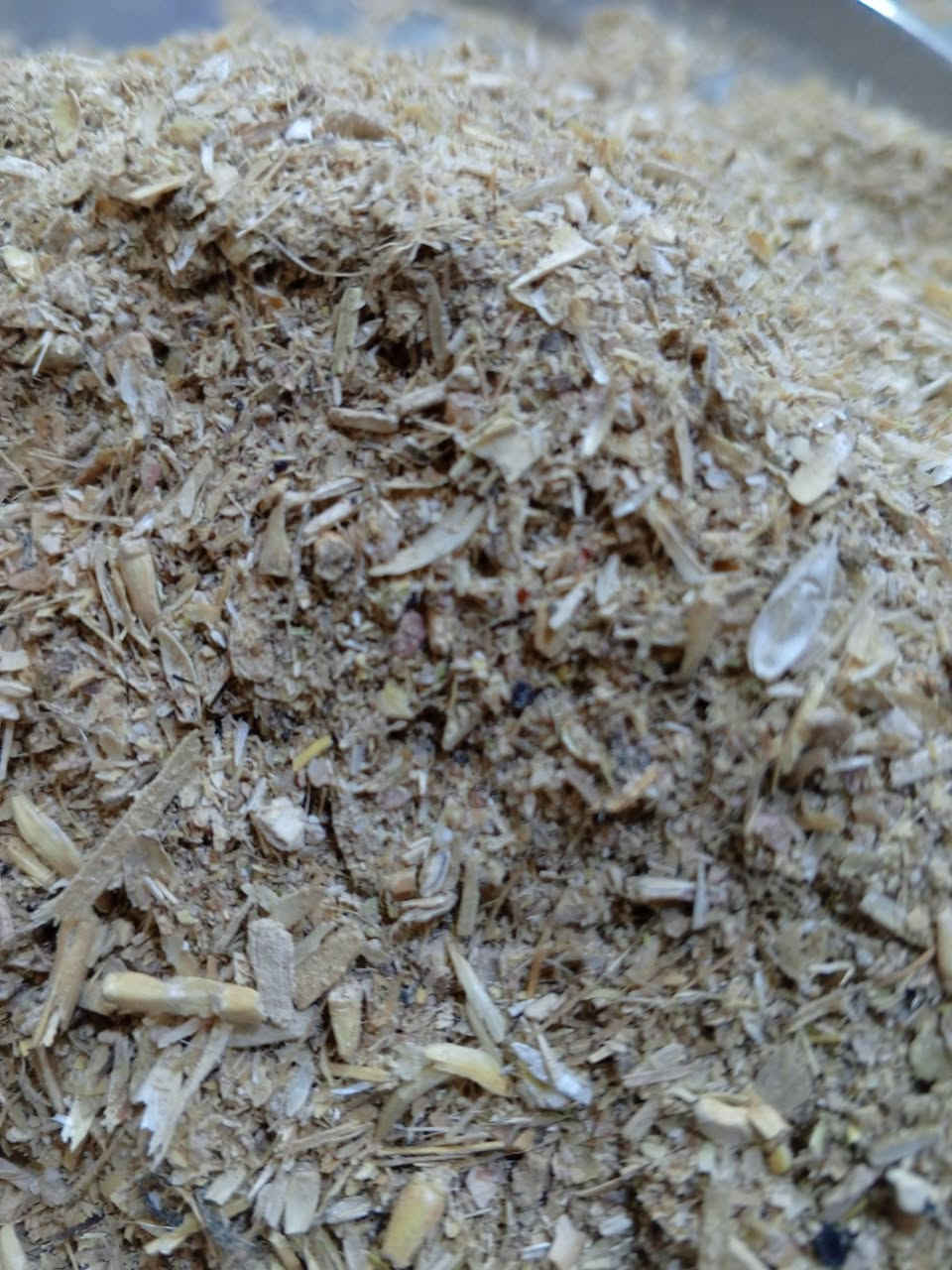 علف خليط حيواني ابقار جاموس اغنام والسعر360 الف واصل للكميات من 5 طن او اكثر  اتصل *********** موجود في بغداد واتساب موجود
