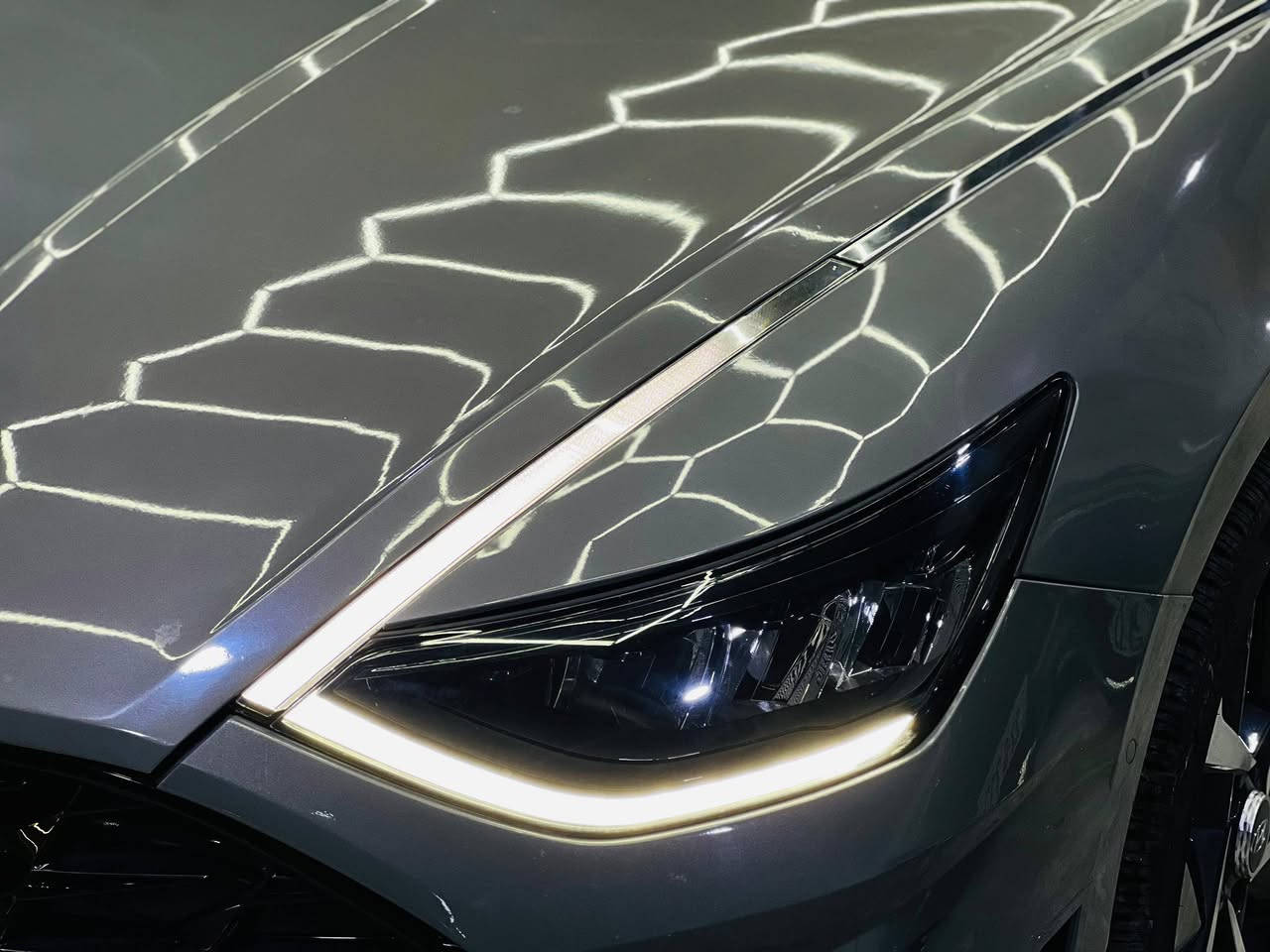 السلام عليكم اول شي نذكر رسول الله وأل بيته.
السياره سوناتا وارد امريكي .
الوان: نيلي على رصاصي فيلي
محرك السياره : 2500
السياره بدون ارقام .
عداد المسافه 22000ميل
موديل السياره 2023.
حادثه : بنيد فقط.
مواصفاتها تحكمت استيرن قياده ذاتيه عداد تحديد السرعه  كامره ليليه شاشه كبيره وفتحت سقف بني رامه.
 صاحب المعرض1 علي الكرعاوي.                                         صاحب المعرض2 مصطفى شعبان.                                      رقم المعرض:***********. سعر السياره بل خاص
