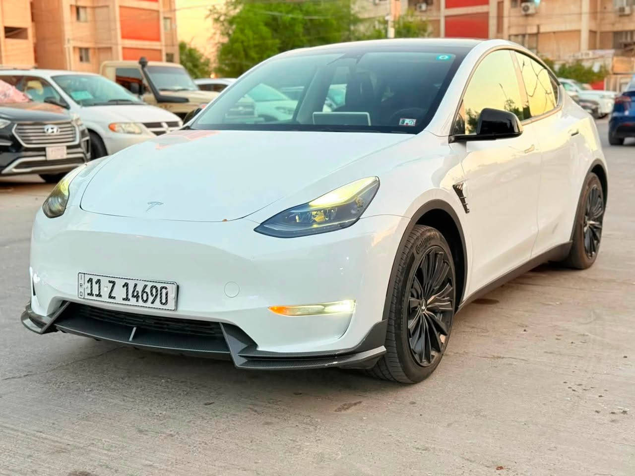 تسلا Y موديل 2023 دبل ماطور لونك رينج رقم بغداد حرة باسمي هزة وفحص جديد السيارة اون لاين اخر تحديث ومربوطة ع تطبيق عمر بطارية عالية ومابيه اي اشكال اوفتح وين ميعجبك افحص السيارة والبطارية بيهة جاملغ خلفي وصندوق وجاملغ امامي بدون اي دواخل وبدون اي ايرباك السيارة وصور الحادث مرفقة مع المنشور وراح ارفقلك رقم الشاصي الي يريد يتاكد بنفسة السيارة  ويل كب تحكم ستيرن تبريد قطعتين وباقي المواصفات التسلا المعروفة السيارة عليه كت كامل وماشية 55 الف ميل 
رقم الشاصي 7SAYGDEE4PF618866
السعر 195 ورقة وبي مجال للجاد بالشراء 
اخوان السعر مناسب وجوة السوك واذا لكيت دبل ماطور بهيج سعر اخذ واذا معجبتك السيارة  او السعر اندعيلنة بالرزق 
مكان السيارة شقق الصالحيه او شارع حيفا 
*********** مصطفى
