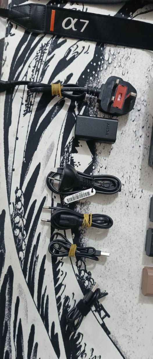 السلام عليكم
كاميرا سوني سفن ثري مع عدسة 24-70   F2.8   نوع ساميانگ 
مع كامل ملحقاتها و كارتونة العدسة و و كارتونة البدي 
الشتر 34K 
النضافة واضحة كدامكم نضيفة جدا 
الكاميرا و العدسة مشروطه من العيب و المشاكل 
تفحص و تتأكد 
توصيل موجود
الموقع النجف الأشرف 
السعر 11 ورقة و بيهن مجال بسيط 
للتواصل 
***********
