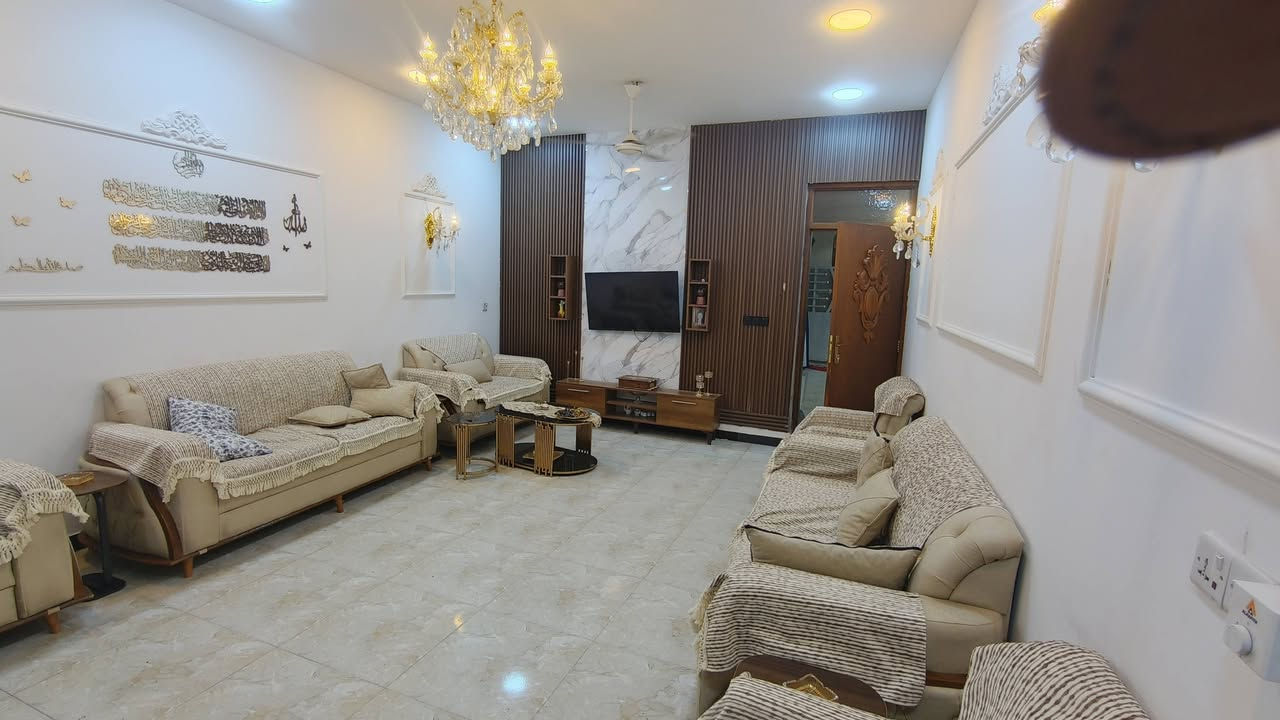 السلام عليكم 
دار للبيع زراعي سند 25 اقرار محكمه من صاحب السند المساحه 400م 
الواجهه 18م النزال 22م
مساحه البناء 220م بنزال 22 و واجهه 10
الحديقه الواجهه 8 و النزال 22م 
طابقين 
بناء 2019
تفاصيل الطابق الاول يتكون من غرفتين نوم 5×5 
حولي الدرج 7.5×8 
المطبخ 5×4.5
غرفه الاستقبال 7×5
صحيات شرقي و غربي منفصل 
الطابق الثاني يتكون من 
اربع غرف نوم و حولي درج 4.5×7
صحيات و سطح اول 
العنوان بغداد الدوره المعامره 
للاستفسار اكثر الاتصال او المراسله واتساب ***********
