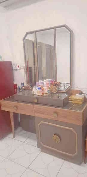 غرفة تركي للبيع
رحمة للكعبة مندوب مندوبة ليتصل ويتعب نفسة 
خصوصا المجمعات والبياعة شراية لان مبين 
10 قطع نسبة النظافة 80 بالمية 
فقط بيهة ضرر بالجامة مال باب الكنتور مامبينة كلش موضحة بالصورة 
سعرهة 800 وبيهة مجال بسيط 
تجي تكلب وتشوف عله راحتك وتفصخ وتاخذ 
والشراي عيوني اله 
مامتواجد عالفيس عالاتصال فقط 
عنواني بغداد المشتل 
***********
