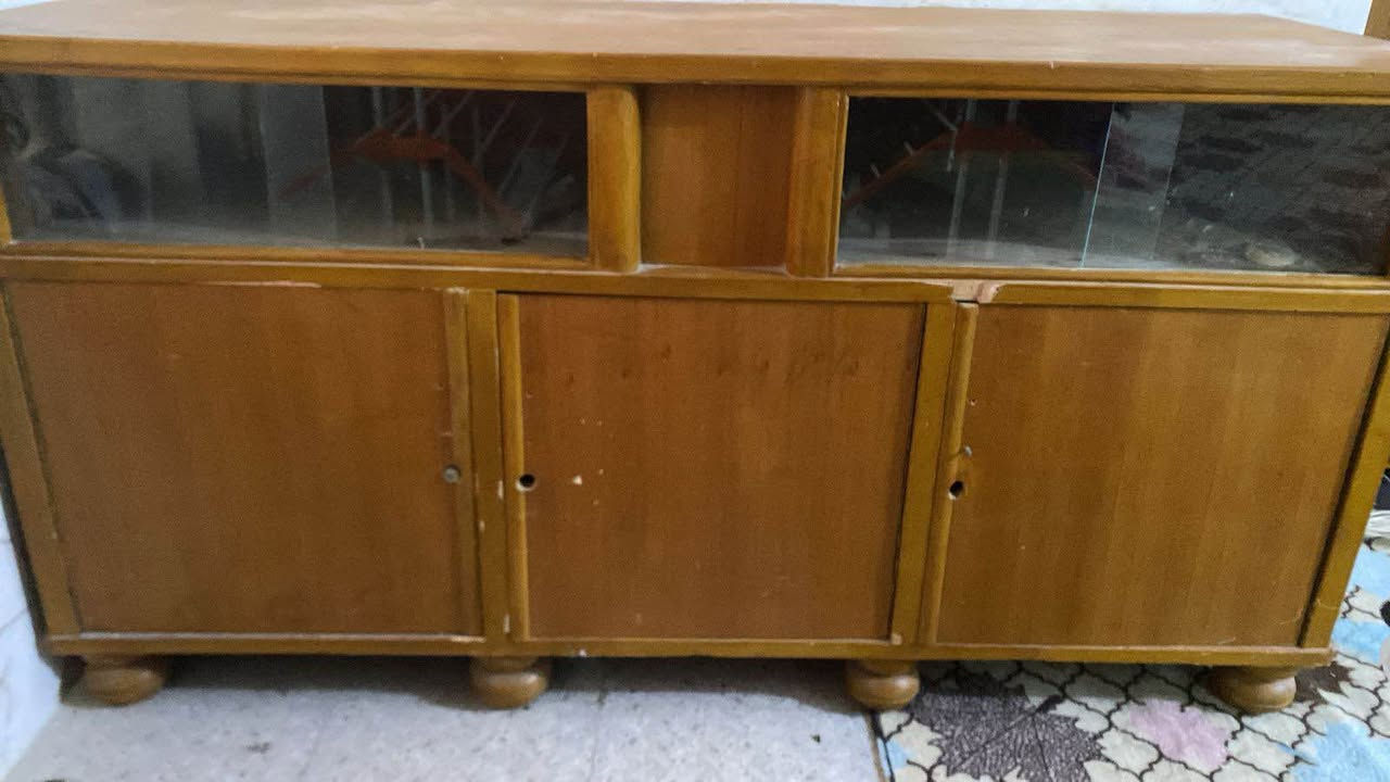 السلام عليكم 
بوفية للبيع بسعر 75 الف
خشب تسكام عوزها فقط قفاله ويدات مكاني حي النداء
*********** واتساب موجود النجف, العراق
