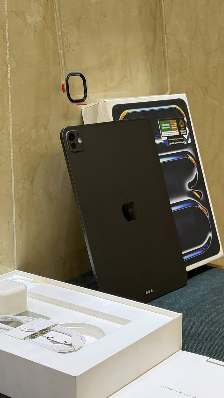 ايباد M4 2025
استعمال قليل جدا
ذاكره 256 
بطارية 🔋 100
عدد دورات شحن 87 
ملحقاتة مع الكارتون بالاضافة لكفر اصلي شفاف 
مكاني بغداد البياع مدخل حي المواصلات 
رقم الهاتف ***********
