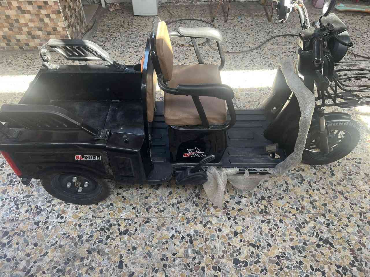 دراجة شحن 6 بطاريات كبار نظيفة فقط الباب متنسد تتحول من مقعد راكب الى بيكم السعر ب700 للتواصل ***********
