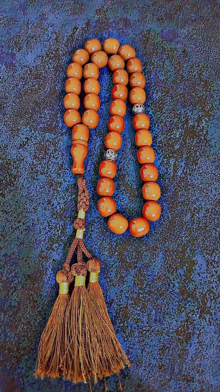 لقطة اليوم.. سندلوس قديم مغلف (خامة ملكية) بسعر مغري 📿🔥إلى أهل الذوق والسبح النازكة، متوفرة حالياً قطعة وحدة من "السندلوس القديم المغلف"، خامة نظيفة وتكتكة تطرب الآذان.
​✅ المواصفات:
​الخامة: سندلوس مغلف، ملمس زبدي وريحة طيبة.
​القياس: 33 حبة، حجم مثالي لليد (راسم رسم).
​التفاصيل: شاهد وقواصل مرتبة، خيط متين جداً.
​✅ المميزات:
السبحة "قديمة" يعني خامة رزنة ولون ثابت، تنفع هدية راقية أو للاقتناء الشخصي.
​💰 السعر التنافسي: 20 ألف دينار فقط! (أول واحد يحجز تكون من نصيبه).
​🚚 توصيلنا سريع: لكل محافظات العراق 🇮🇶.
​للحجز: راسل الصفحة مباشرة أو اترك رقمك بالتعليقات.


**إذا كنت صاحب هذا الإعلان وتريد حذفه لأي سبب، رجاءا أرسل رسالة إلى الدعم الفني**