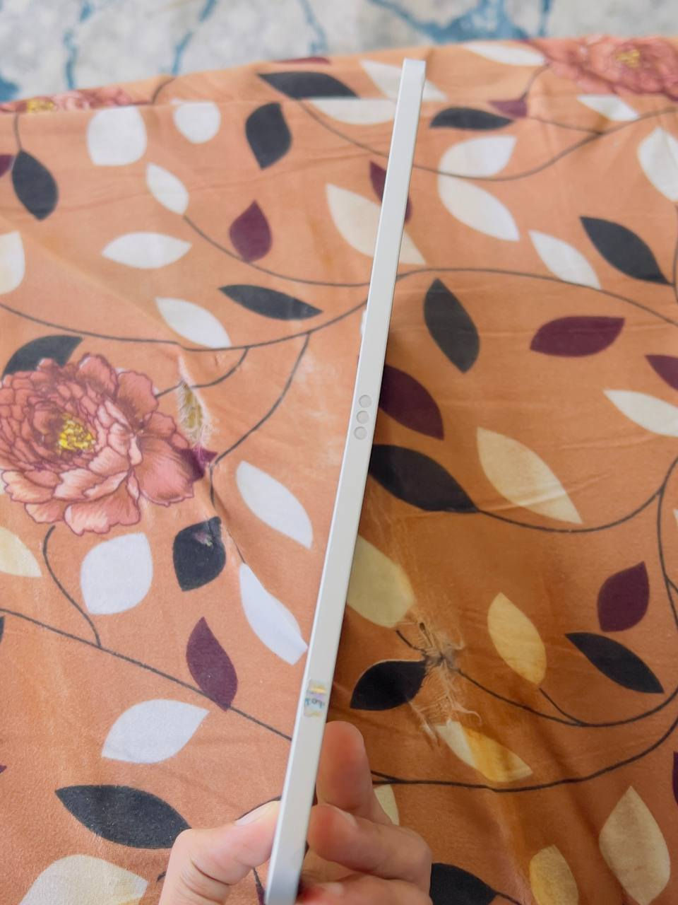 ايباد 10 ابل 16 ذاكره 256 بطاريه 89 نضافه 90 بل 100 مراوس بدراجه ربعه كير لا ستفساره انتصل على ***********
