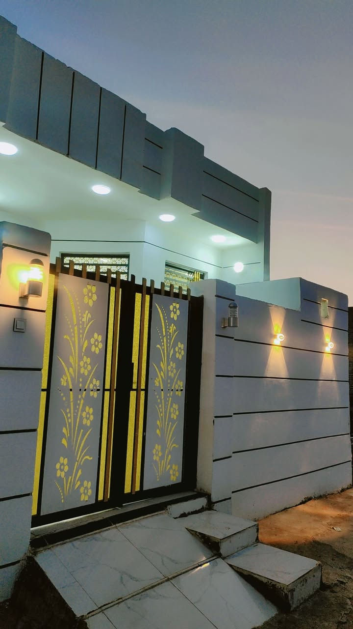 دار للبيع المساحه 125م  شغل هندسي درجى اولى البيت بيه غرفتين وصاله ومطبخ وستقبال وصاله في الطابق الثاني بناء حديث صب مكان البيت دوانم دور النفط كل الخدمات كامله حتى تبليط انه مكلف بنشر خابر على الرقم  ***********
