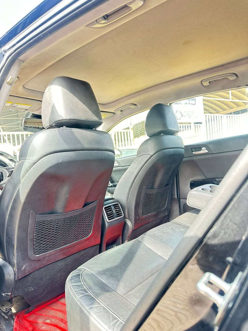 سلام عليكم
سبورتج 2020 امريكي 
محرك2400 🚀
فول مواصفات 1/1
بانوراما 
تبريد قطعيتن
كشنات تدفئه تبريد
سترين تدفئه تبريد
بصمه ابواب صندوق بصمه
كشنات جلد 
سايد بريك كهربائي
شحن لاسلكي 
السياره كامله جاهزه من ناحيه كلشي
حادثه بيبان ثنين صبغ
وجاملغات ثنين
السعر 160 بيها مجال والي تفيده مكان السياره شارع فلسطين 
الاتصال على هذا الرقم 
***********
