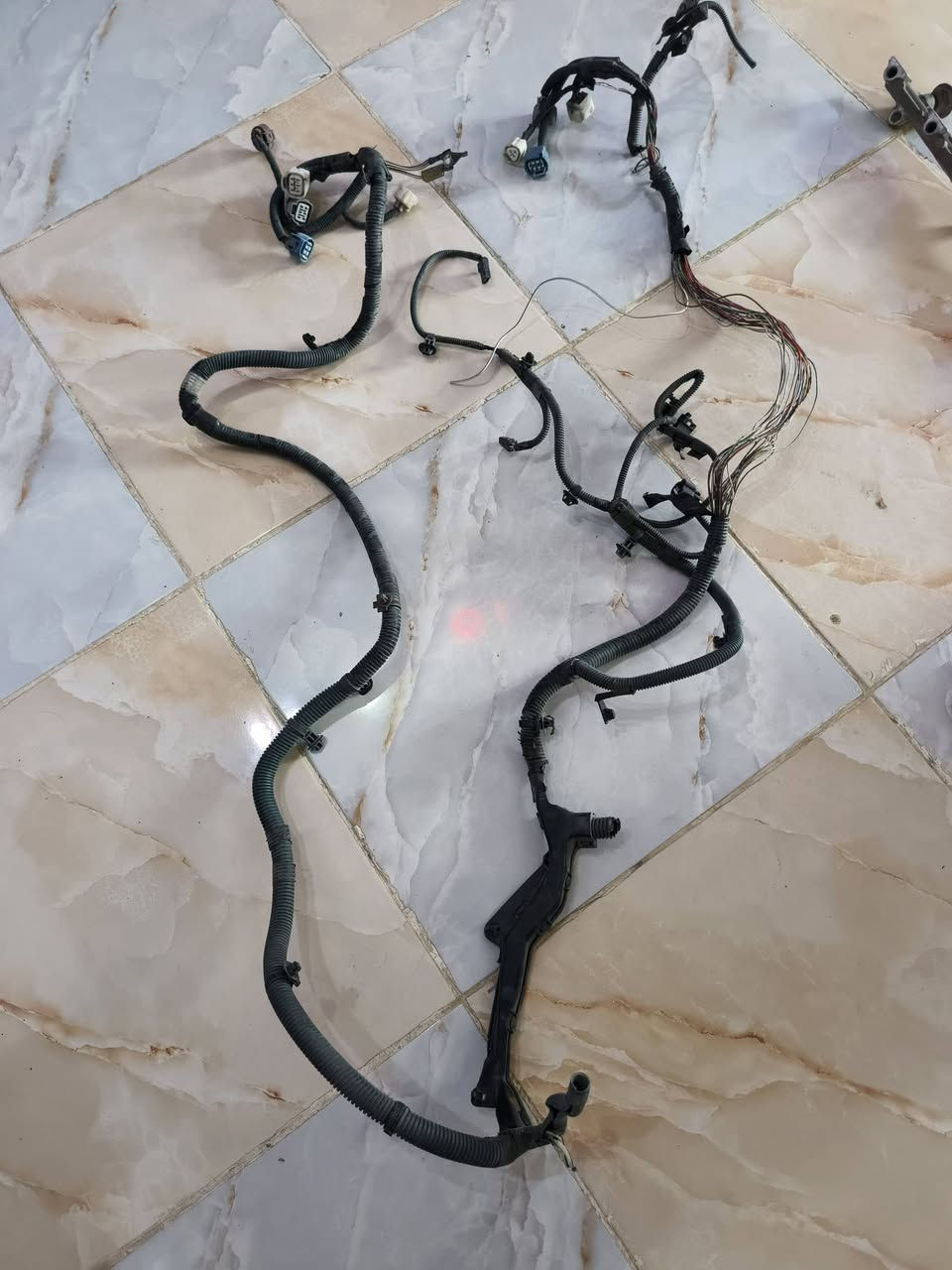عندي بس هذني بقن شراي بخدمته سعر جوه سوك شباب  عنوان نجف حولي قرب ملعب دولي عامود رقم واحد حي ميلاد ***********
