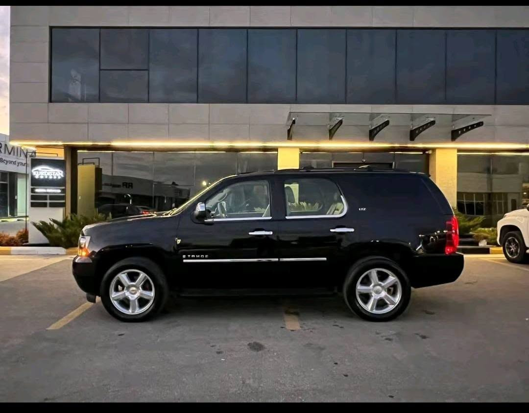 تاهو خليجي 2009 LTZ ملاحظة سياره مكفولة تجديده ومابين أي نقص بشرط كير محرك بدي حداديه كلشي بشرط تخم تايرات جديد عليها . مكان اسياره البصره. للسفسار***********. سعر سياره 145 وبيه مجال
