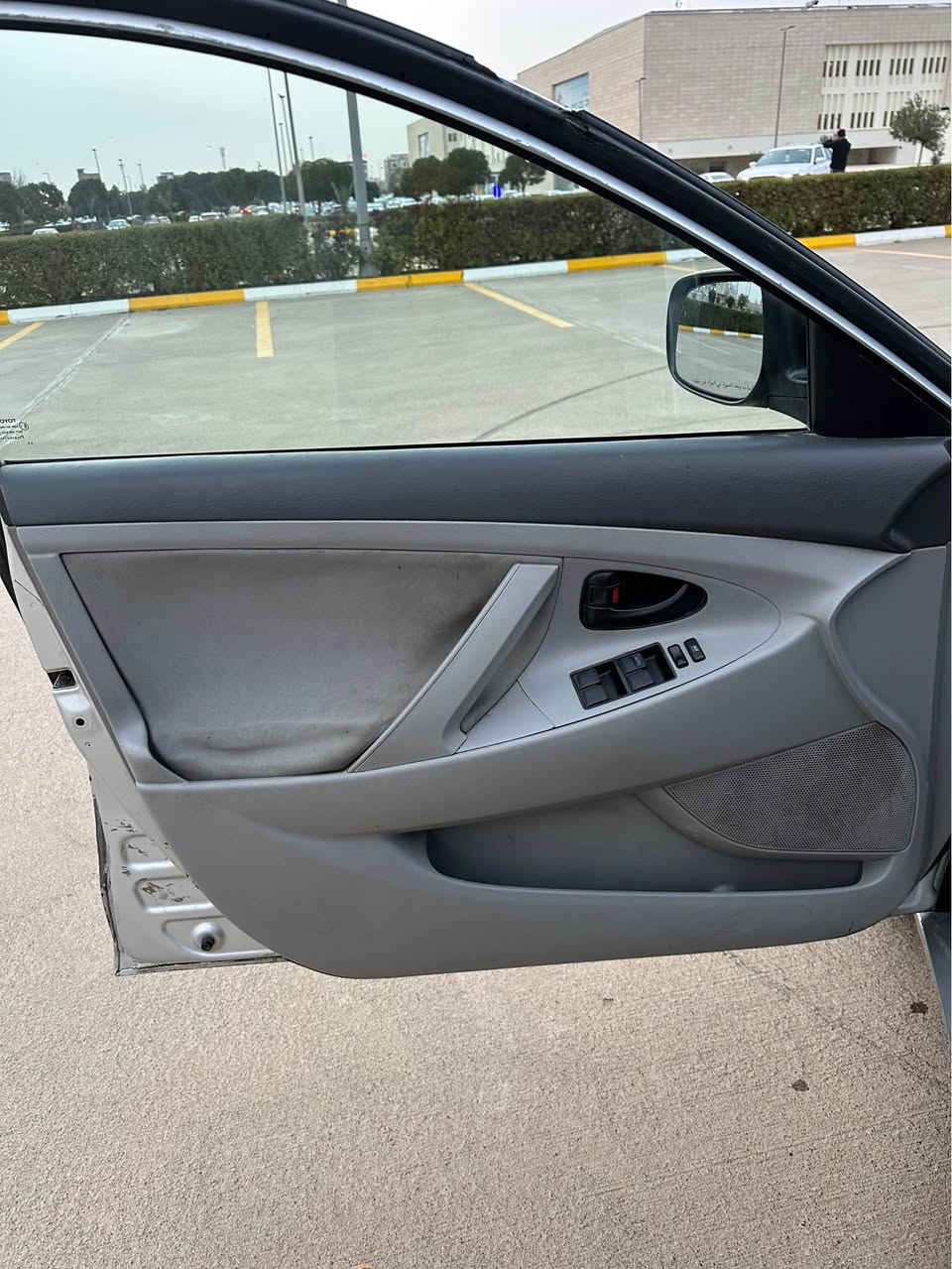 كاميرى 2008 سلفه ر خه ليجى هه موو جيانى به شرتى ته قه و ره قه مه كينه گير به شرت 3 پار چه ى سبوغه جه م په كى خه فيفى پشتى هه يه نرخ 88$ ژم *********** أربيل, العراق
