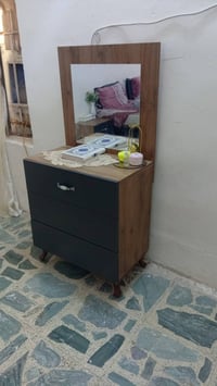 الصوميه • ميز تواليت • كومديات
