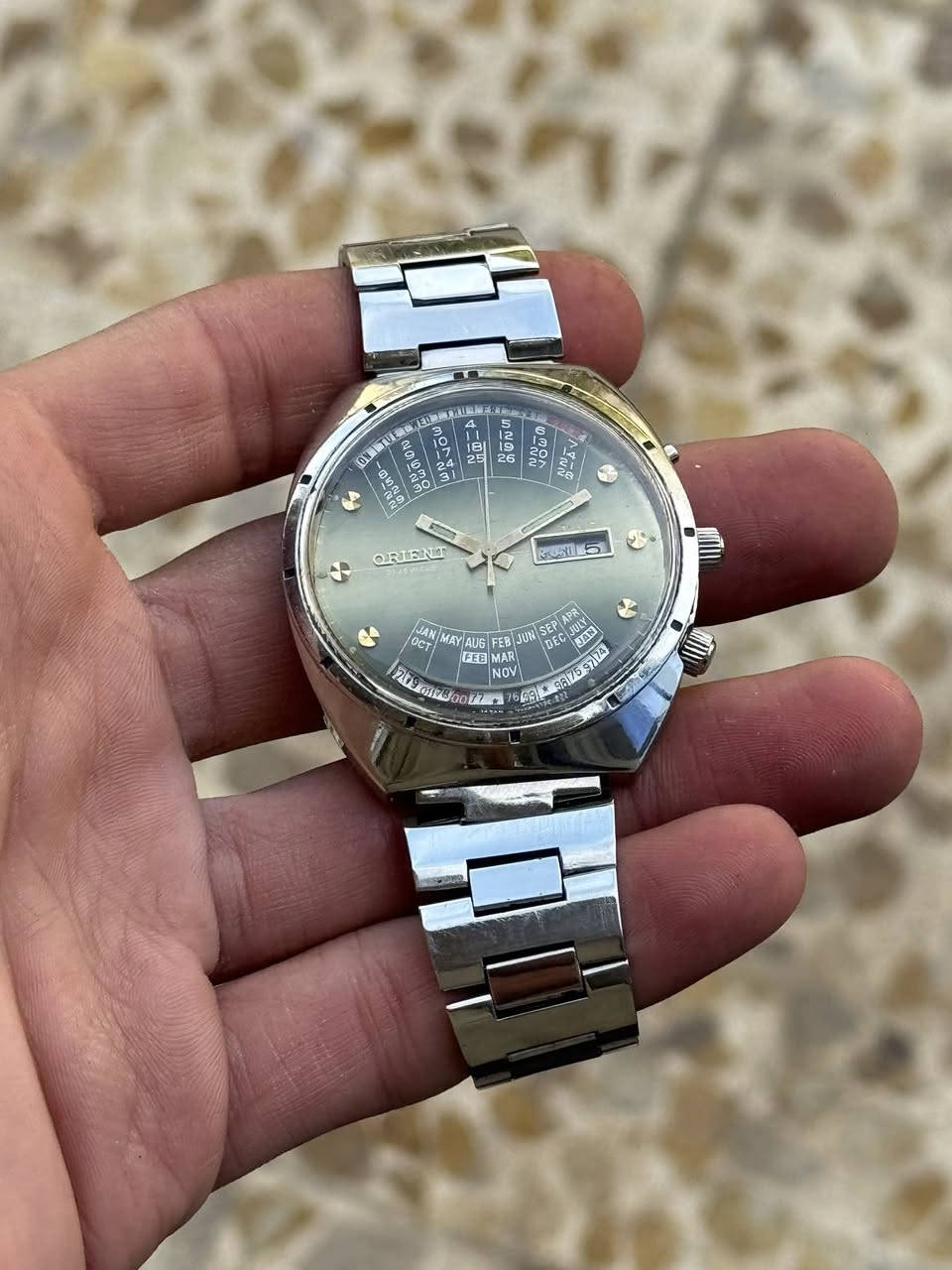 ساعة اورينت اتوماتيك ياباني اصلي
نافذة عرض الشهري و اليومي 
القطر ٤٥
نظافة  عاليه جدا 
شغل مضبوط 
سير كامل اصلي 
السعر خاص لطفا 
يوجد توصيل لجميع المحافظات 
***********
