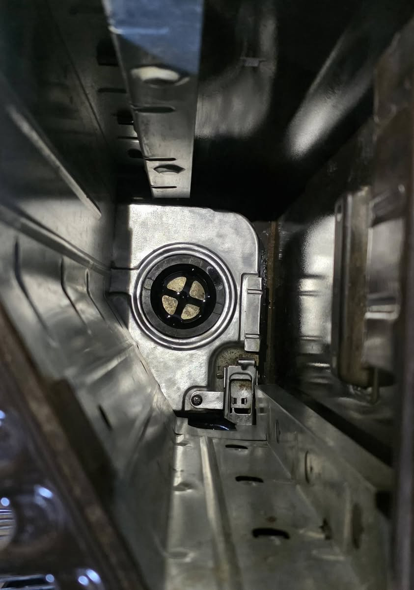 ئەم زۆپایە بۆفڕۆشتن ( تۆربۆی یابانی )عەسڵییە زۆر تازەو جوان وبێ عەیبە   وەک لۆک وایە مەزبووتە هیچ كێشەیەكی نییە
ژەنگ و ڕزیوی نیە 
پڵیتەی تازەیە  سلێمانی بەکرەجۆ 
  گەیاندن هەیە بۆ هەموو شوێنێك  🚕
***********      ***********
