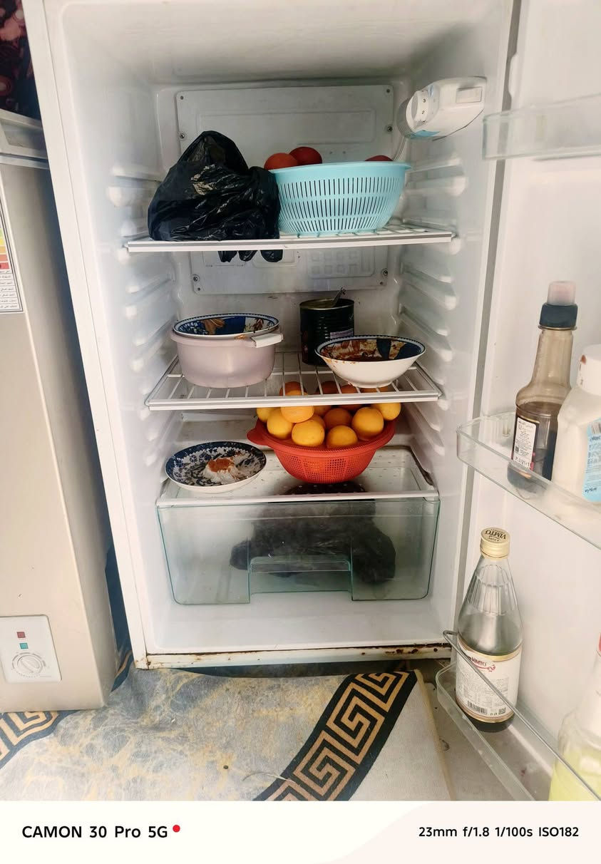 ثلاجة بيكو 12 قدم
شغالة وتخبل ونظيفة وتجميد فوول 
اريد ابيعها واشتري اكبر منها 
سعرها 200 الف وبيها مجال بسيط
***********
واتسب او اتصال او مراسله الصفحة
