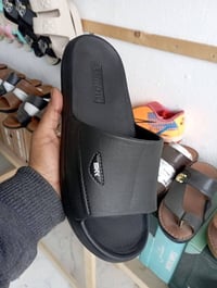 طبي رجالي • مقاسات ٤١-٤٥ • كرتون ١٨