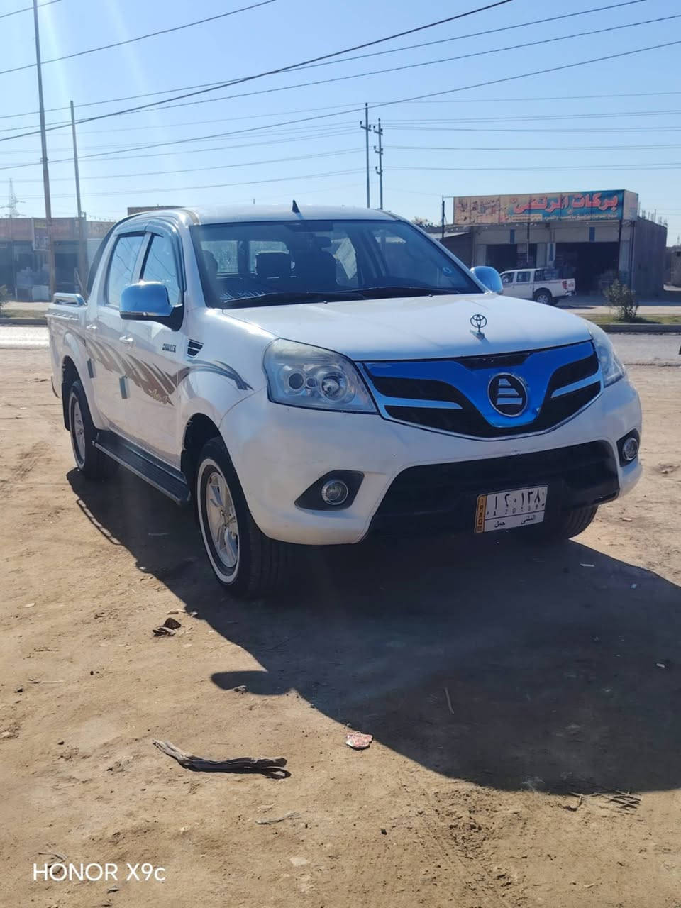 سلام عليكم
فتون 2018 كفاله عامه 
مكينه وكير وحداديه وتخم تاير وتبريد 
كله جديد 
جاهزه من كلش
رقم مثنئ سنويه ل 2029 
السعر 87 وبيه مجال
مكان السياره الديوانيه قضاء الحمزه الشرقي 
‏‪***********‬‏
