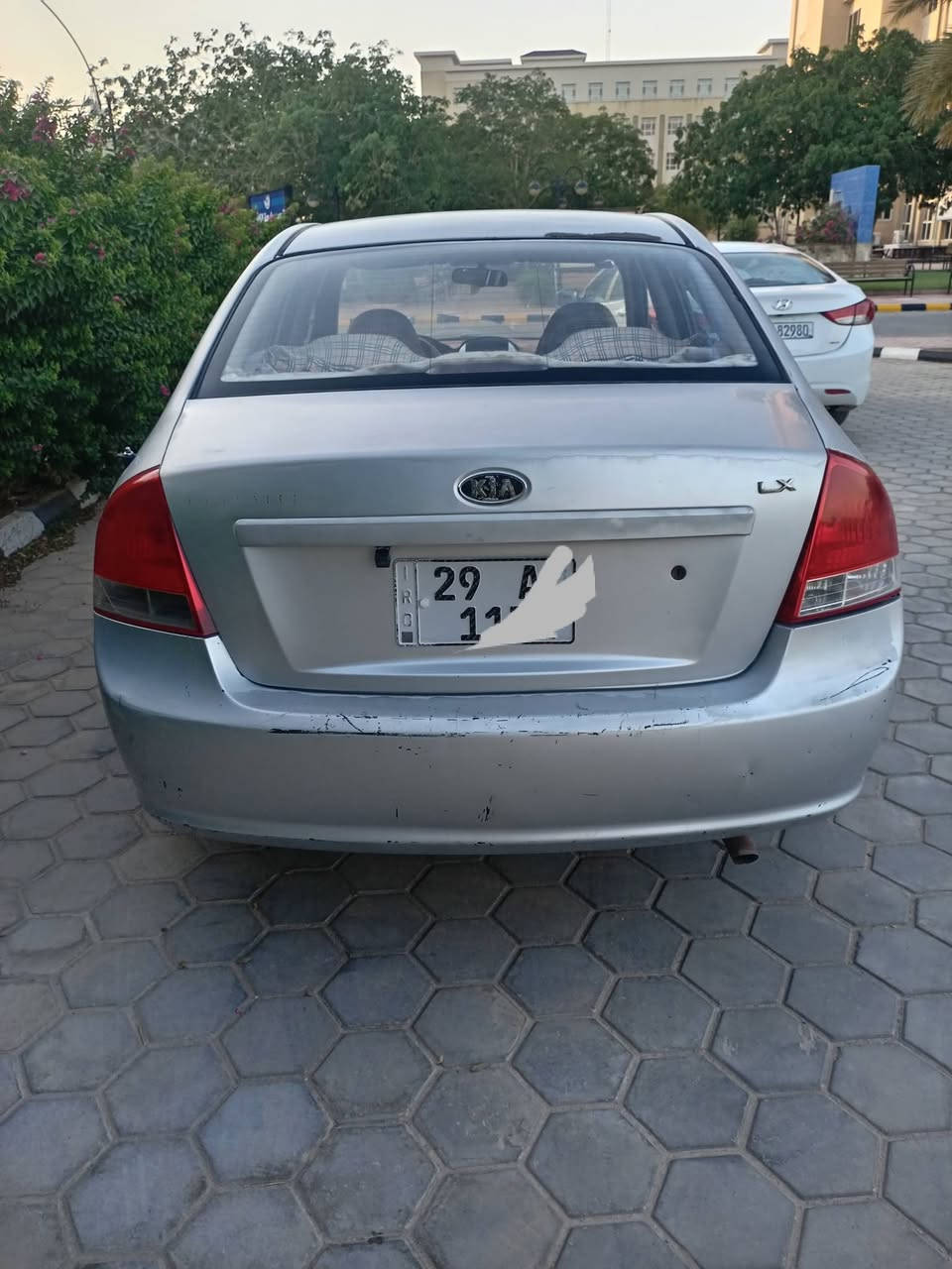 سيراتو 2009 سلفر مكينه 1600مكينه وكير مكفولات حداديه نضيفه تبريد شغال السياره بسمي  سعره72$ وبيه مجال رقمي*********** وبي واتساب
