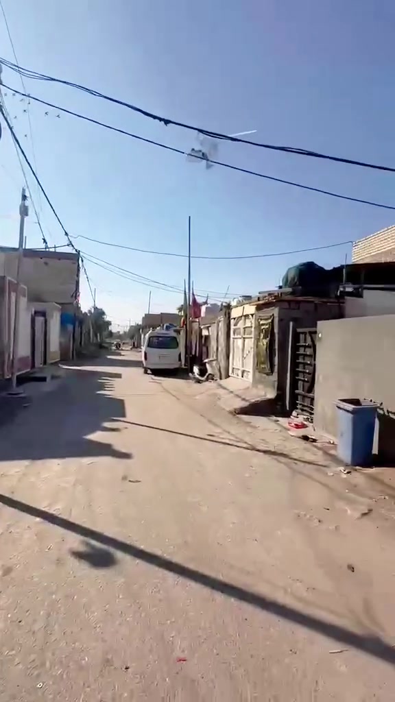 بيت مساحه ١٠٠ متر صب مسلح نضيف البيت استقبال معزول وممر وصاله وملحقات وغرفه جبيره وترك وبيتونه كبيره بيت جاهز وحاليا ماجر اجاره ٢٠٠ الفرع مقابل سوك الدسيم قرب حسينيه الفرع المقابل السوك شارع تبليط الاستفسار   *********** السعر ٤٥
