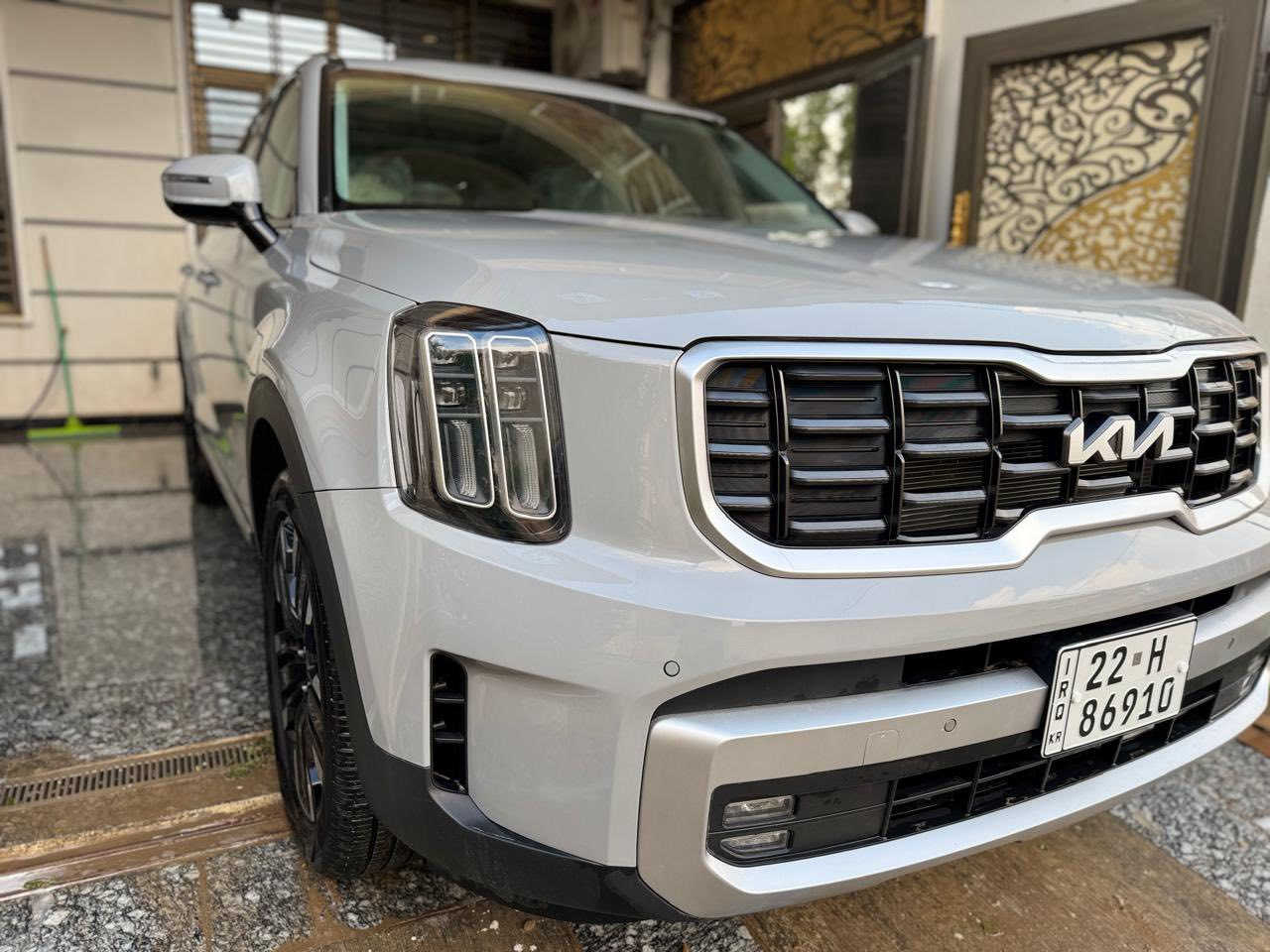 السلام عليكم 
كيا تيلورايد GT_(LINE) 2024 خليجي 
رقم اربيل باسمي للبيع 
المحرك: 3.8 لتر V6 - 291 حصان
ناقل الحركة: أوتوماتيك 8 سرعات
الدفع: رباعي AWD
ماشية17 الف كيلو 
ضمان5 سنوات شركة نم 
ضمان PPF 10 سنوات 
المواصفات:
حساس امامي خلفي 
7 مقاعد جلد فاخر (مبردة + مدفأة)
Apple CarPlay & Android + إنش 12.3 شاشة
Auto
Harman Kardon نظام صوت
Head-Up Display (داتا شو)
إضاءة أمامية LED أوتوماتيكية 
+ رادار جانبي + كروز كونترول ذكي
مساج في المقعد الامامي
خزن ميموري 
صندوق كهرباء
سقف بانوراما
شحن لاسلكي للهاتف + منافذ USB لجميع الصفوف سايد بريك كهربائي + أوتو هولد
أنظمة أمان متقدمة - مراقبة النقطة)
نظام الدخول الذكي + تشغيل بصمة
تشغيل عن بعد 
مقًود جلد حياكة 
مقاعد منفصلة VIP 
مغلفة PPF ضمان10 سنوات 
السعر 41200$ وبي مجال بسيط 
مكان السيارة بغداد 
للاستفسار الاتصال على الرقم
***********
